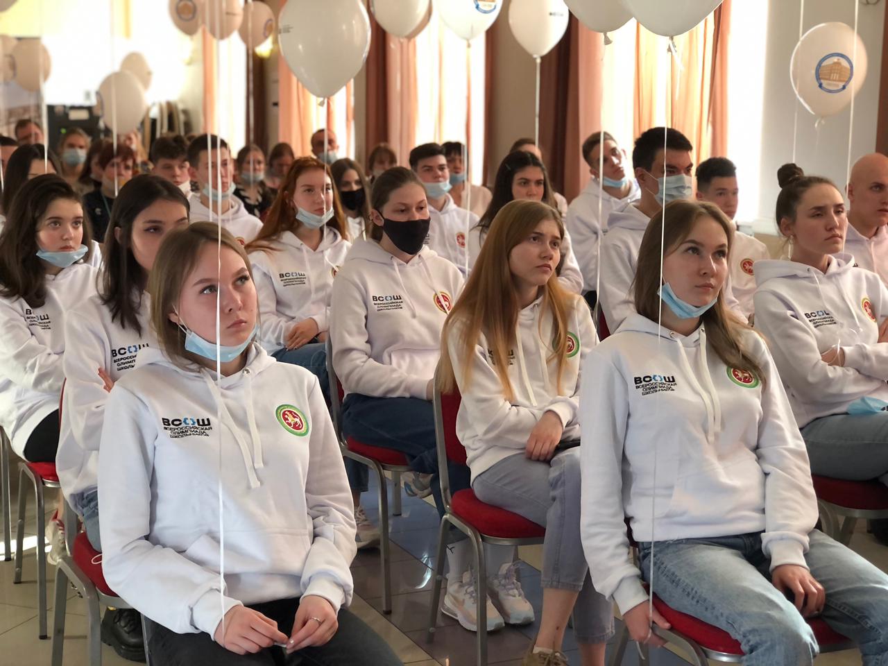 Школе 240 учеников. Саратовские школьники участники олимпиады в Питере 2023. Организаторы Евразийской олимпиады.